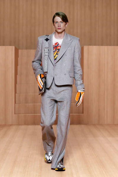 Look 76